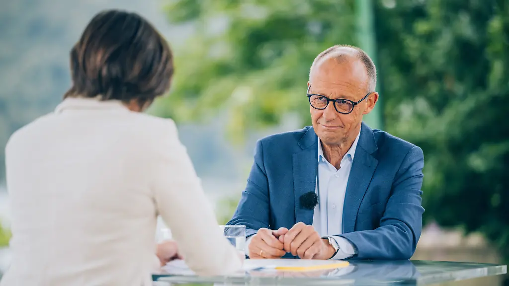 „Ich spreche im Konjunktiv“: Merz deutet Kabinettsumbau für Spahn-Nachfolge an