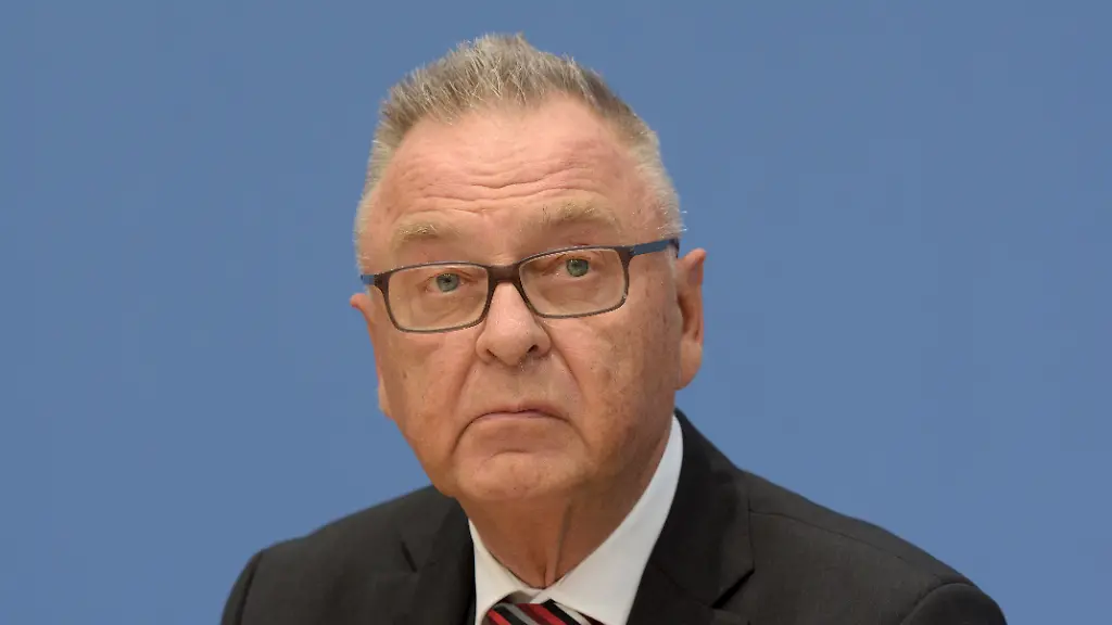 „Belange werden ignoriert“: Hans-Jürgen Papier: Vorgehen etablierter Parteien gefährdet Demokratie