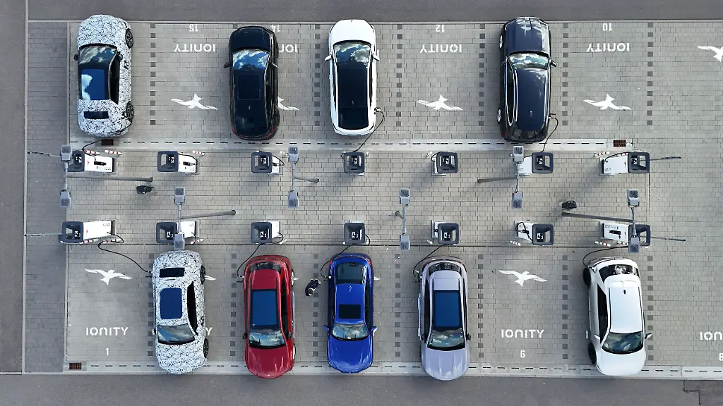 Oder doch besser Wechselakkus?: Salz statt Lithium: Neue Batterien für E-Autos kommen