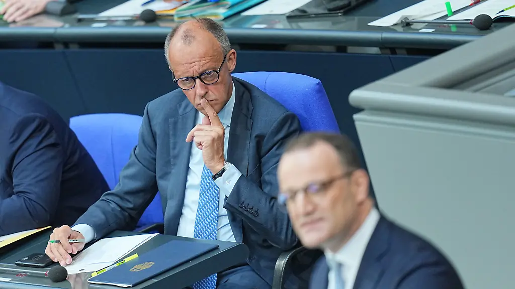 Wichtige Stütze“ der Koalition: Merz nennt Spahns Rücktritt „unvermeidlich