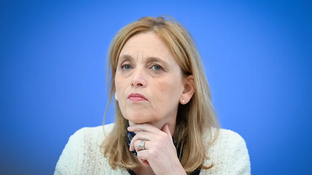 Auch Opposition dagegen: SPD macht Prien wegen Streichplan bei Unterhaltsvorschuss Dampf