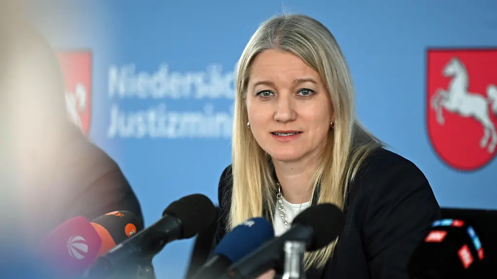 „Serie schwerwiegender Pannen“: Sechsfachmörder von Stade tot – CDU fordert Aufklärung