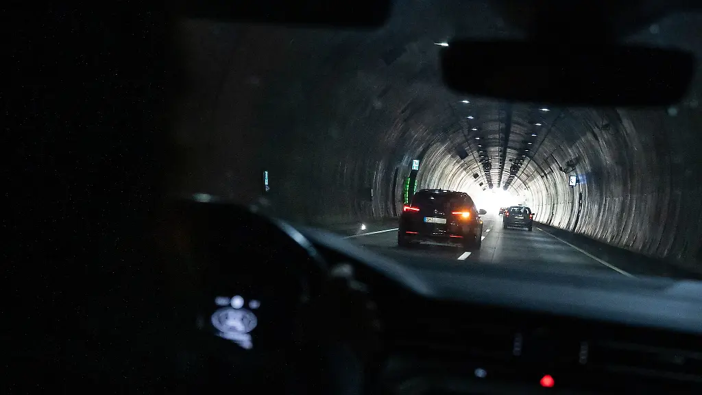 Stau, Unfall oder Feuer: So bleibt man im Tunnel ruhig und sicher am Steuer