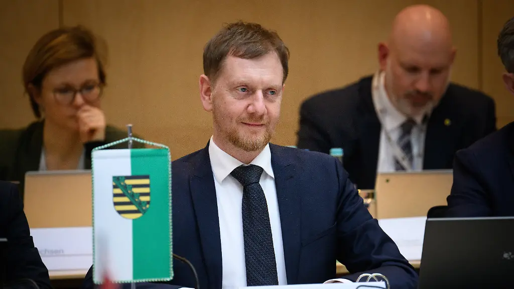 Rentenreform in Gefahr?: Kretschmer droht mit Nein bei Renten-Abstimmung im Bundesrat