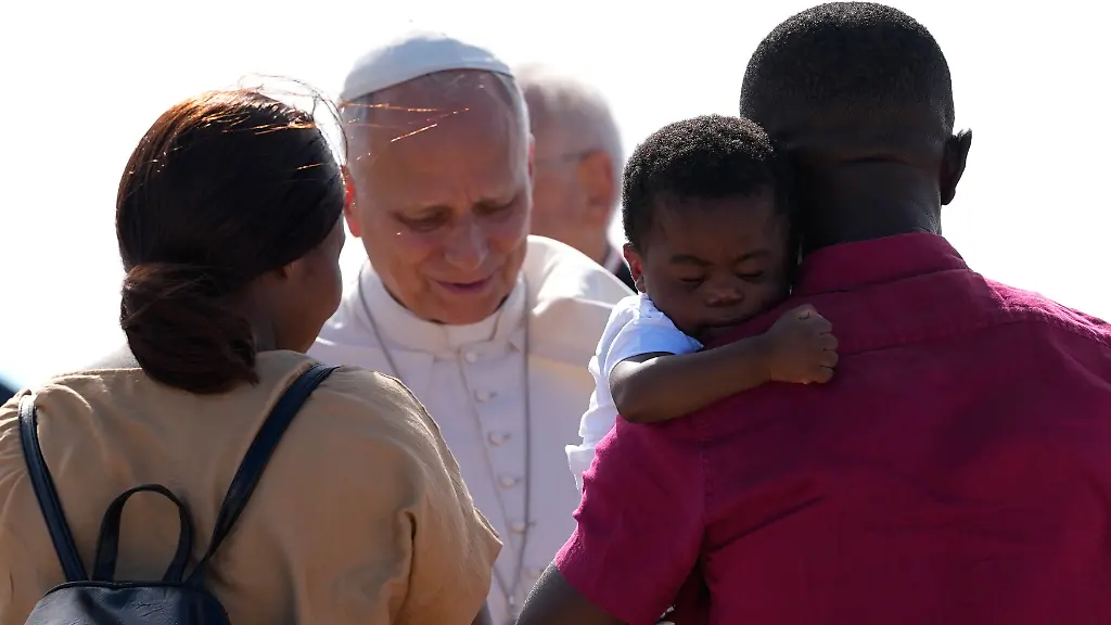 Zeichen der Solidarität: Papst Leo XIV. besucht am US-Unabhängigkeitstag Lampedusa
