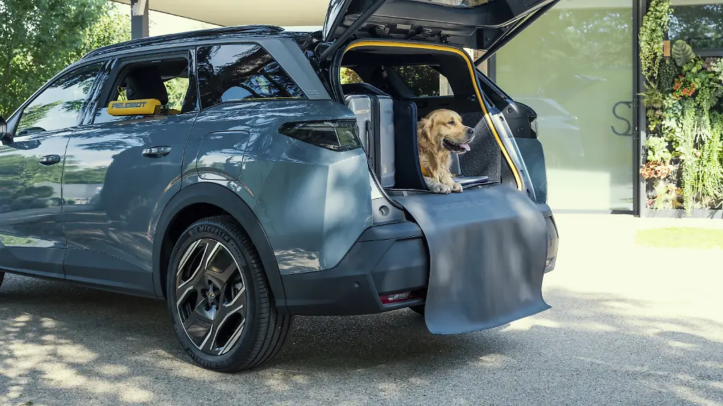 Auf Hunde zugeschnittenes Auto: Peugeot E-5008 Dog Edition – mit Fressnapf und Haustierföhn