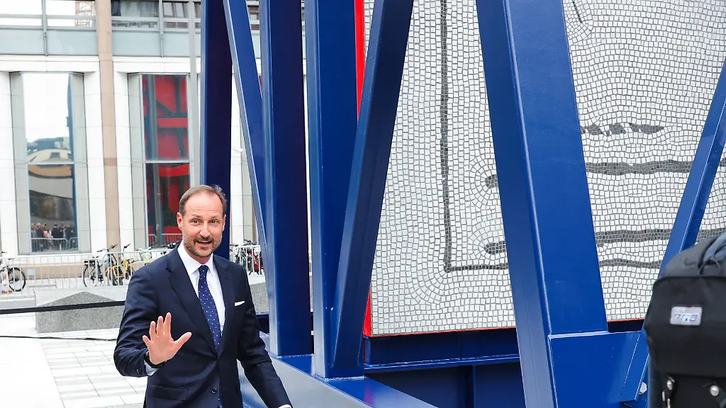 Kronprinz Haakon bei Zeremonie: Oslo erinnert mit Denkmal an Breivik-Anschlagsopfer