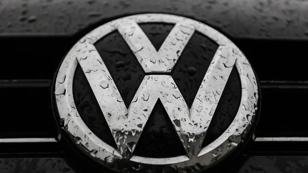 Hitzige Debatte in Wolfsburg: Aufsichtsrat berät Sparpläne, IG Metall protestiert – darum geht es bei VW