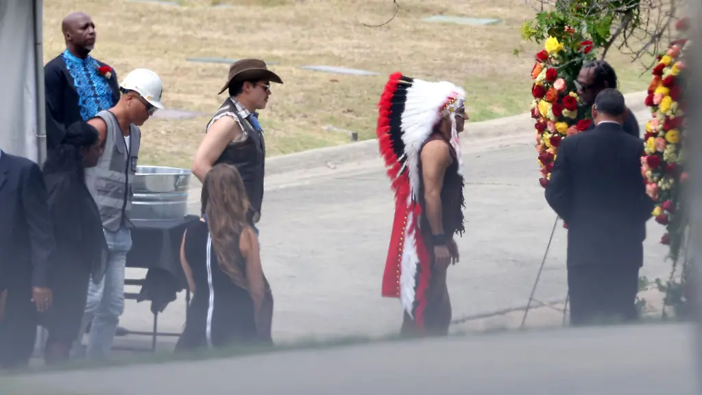 Bandkollegen kommen im Kostüm: Village-People-Sänger Victor Willis beigesetzt
