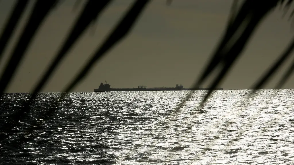 September-16-2019-Bahia-De-Pozuelos-Anzoategui-Venezuela-September-16-2019-An-oil-ship-remains-during-the-sunset-in-the-Bay-of-Pozuelos-near-the-Guaraguao-dock-in-the-city-of-Puerto-la-Cruz-The-great-uncertainty-is-whether-there-will-be-any-buying-and-selling-negotiations-for-the-sanctions-imposed-by-the-United-States-government-on-Venezuela-In-Puerto-la-Cruz-Venezuela-Photo-Juan-Carlos-Hernande