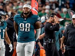 NFL: Rekord-Vertrag! Philadelphia Eagles halten Defensiv-Monster