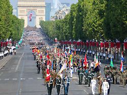 Große Militärparade in Paris: Macron beschwört am Nationalfeiertag „strategisches Erwachen“ Europas