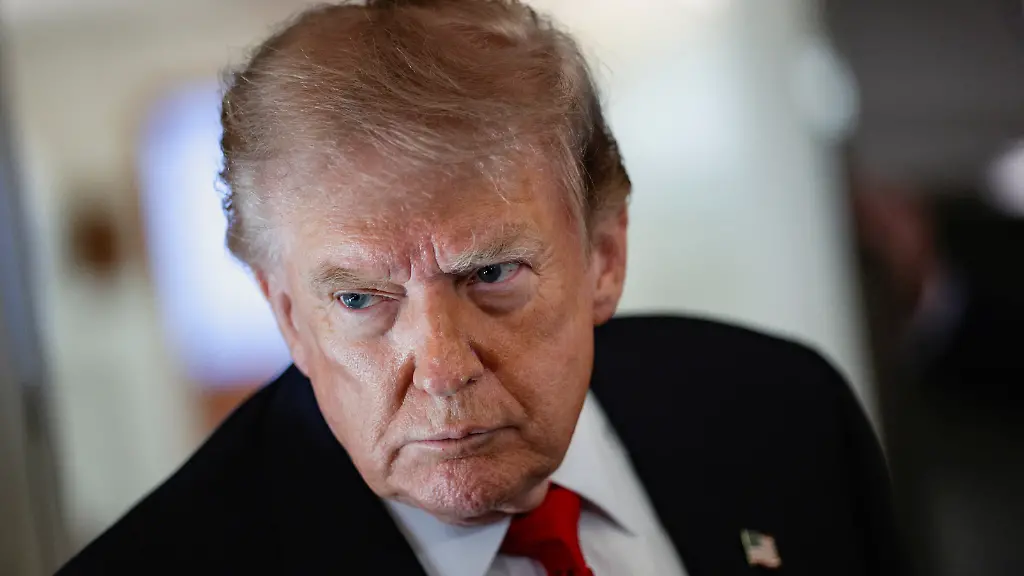 U-S-President-Donald-Trump-speaks-to-reporters-aboard-Air-Force-One-en-route-to-Michigan-U-S-July-27-2026
