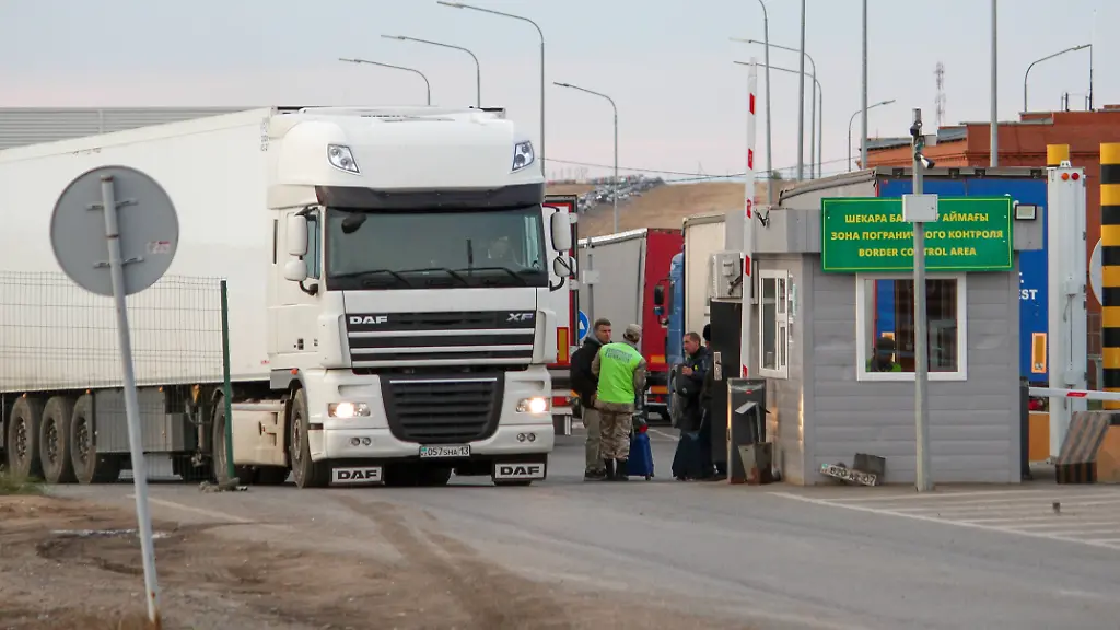Aus für russische Tanktouristen?: Kasachstan kontrolliert an 59 Checkpoints Benzinschmuggel ins Ausland