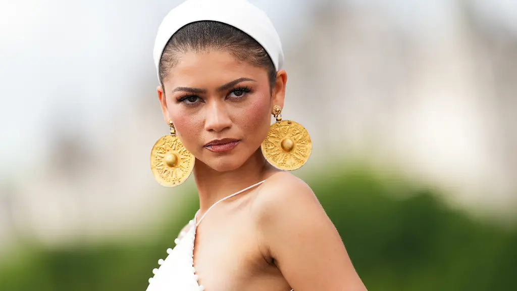 Sie wird zu ihrer Filmrolle: Zendaya inszeniert sich als griechische Göttin Athene