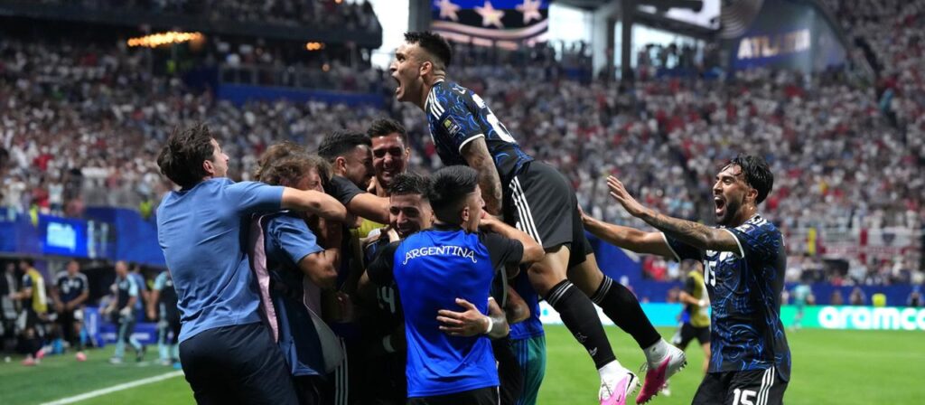 Fußball-Weltmeisterschaft: Argentinien zieht mit 2:1 gegen England ins Finale