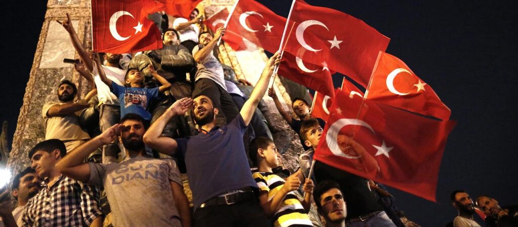 Analyse: Wie der Putschversuch 2016 und Erdoğans Machtgewinn zusammenhängen