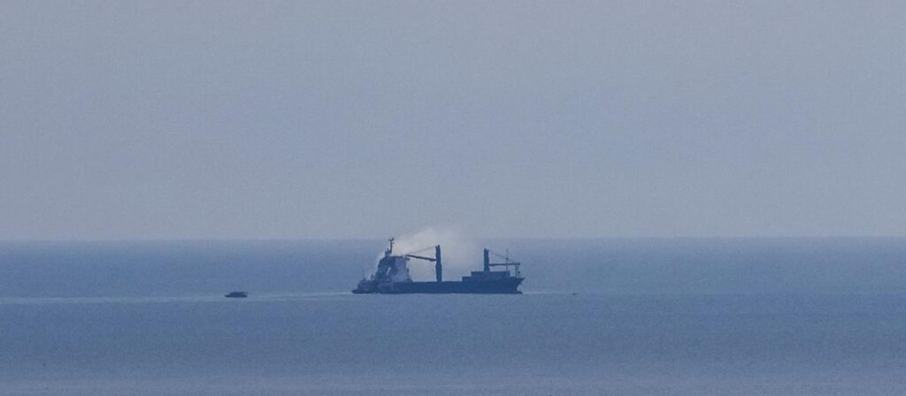 Ukraine greift Ölproduktion an, Russland ein Schiff