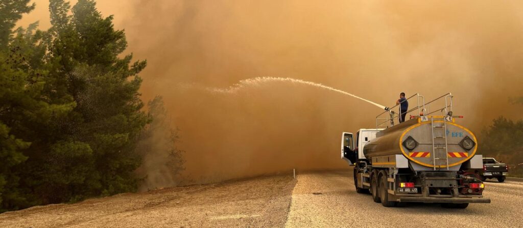 Waldbrände: Auch die Türkei und Griechenland kämpfen gegen Flammen
