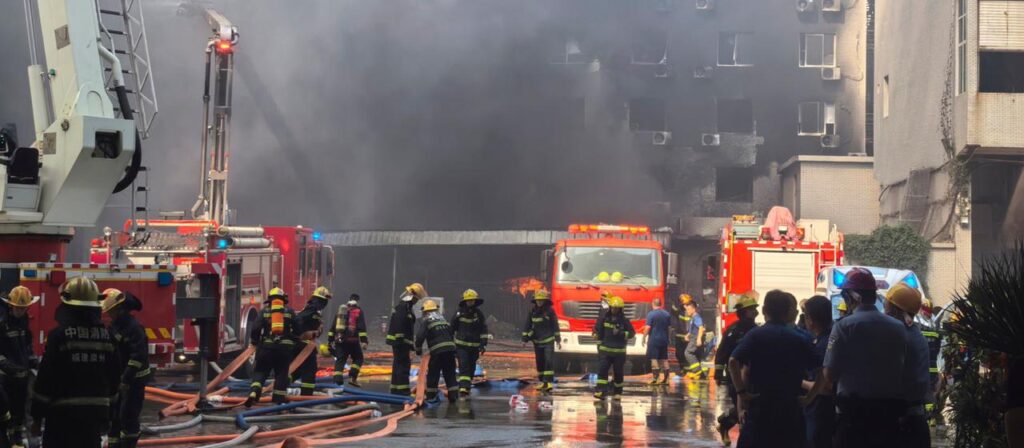 Industrieunglück in China : Mindesten 28 Tote bei Brand in Schuhfabrik