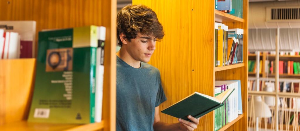Buchmarkt: Junge Menschen kaufen weniger Bücher