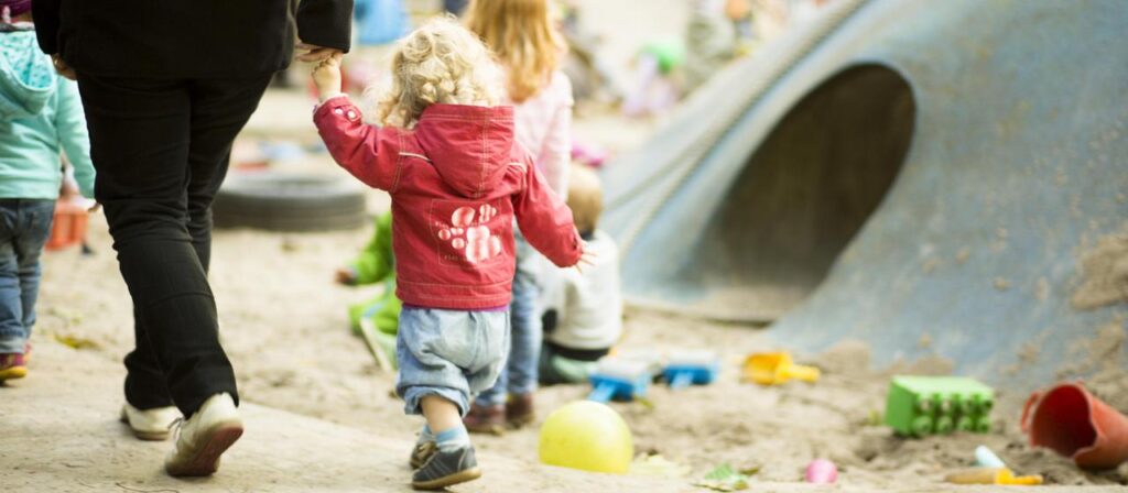 Prien will Unterhaltsvorschuss kürzen – Widerstand wächst