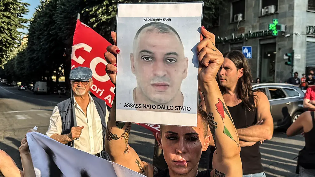 manifestazione-a-torino-per-protestare-contro-la-morte-di-fakir-abderrahim-dopo-un-arresto-da-parte-della-polizia-a-Bologna-lunedi-20-luglio-2026-foto-Daniele-Solavaggione-LaPresse-Demonstration-in-Turin-to-protest-the-death-of-Fakir-Abderrahim-after-his-arrest-by-police-in-Bologna