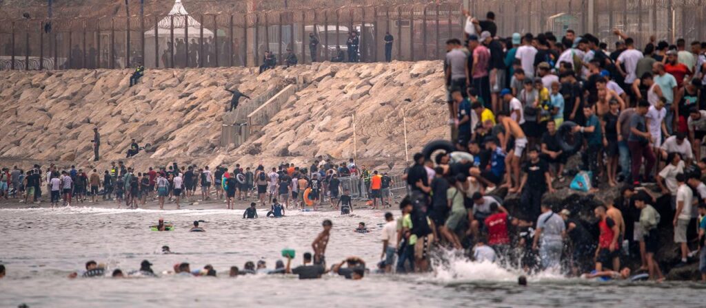 Medien berichten von mehr als 40.000 Migranten in Ceuta