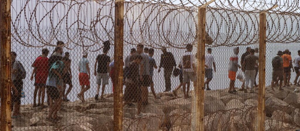 Viele Migranten verlassen die spanische Exklave Ceuta wieder