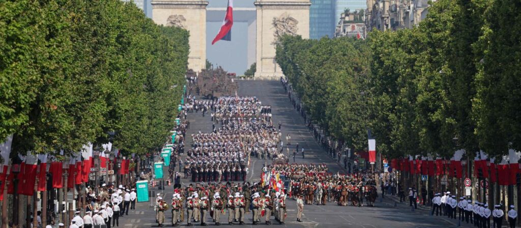 Frankreich setzt mit Militärparade Zeichen für Ukraine-Unterstützung