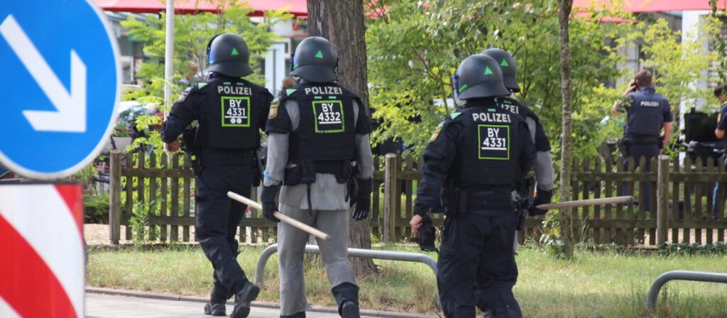 Mutmaßlich Geiselnahme in Regensburger Bank
