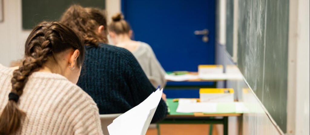 Faktenfinder: In NRW wird es keine Prüfungen auf Arabisch geben