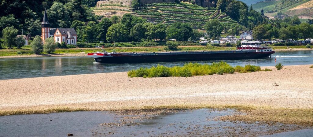 Schifffahrt, Energieversorgung und Umwelt leiden unter Niedrigwasser