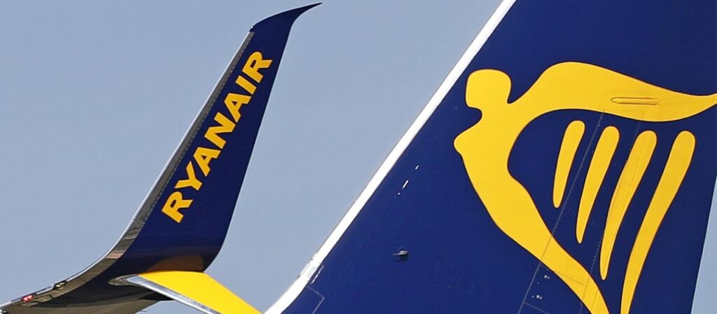 Fenster von Ryanair-Maschine bricht nach Start – Flugzeug kehrt um