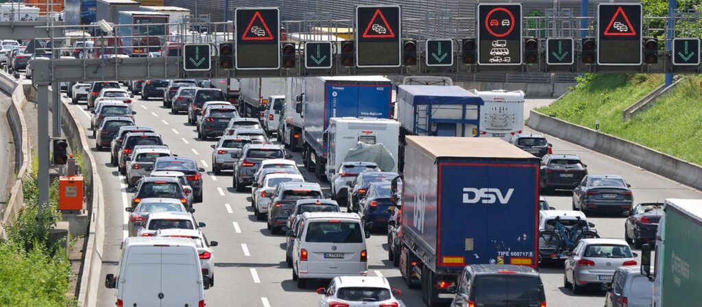 Ganz Deutschland hat Ferien: ADAC rechnet mit vollen Straßen