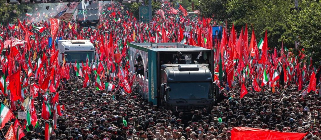 Trauerprozession für Chamenei in Teheran