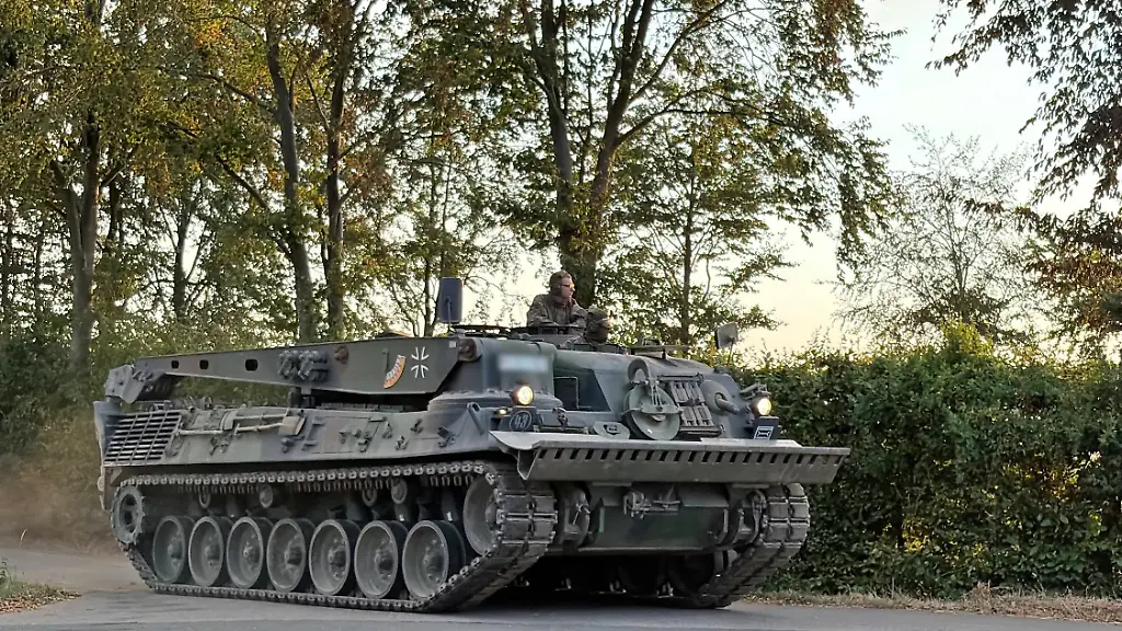 Keine Rauchsäule mehr: „Echter Kampf“ dämmt größten Waldbrand der NRW-Geschichte ein