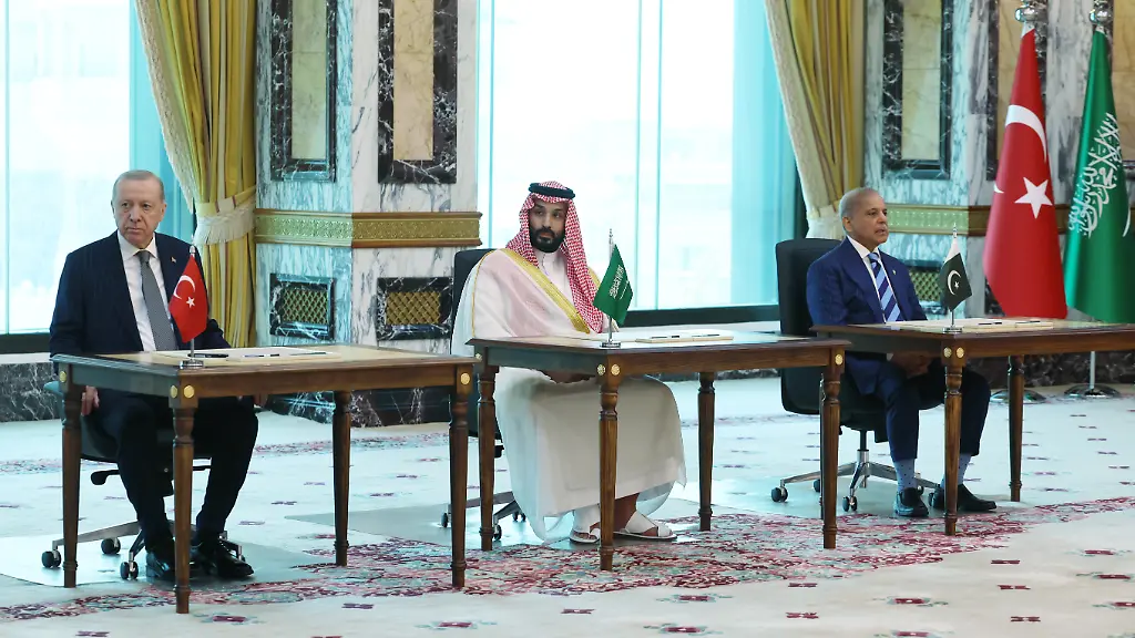 Was bedeutet das Militärbündnis zwischen Pakistan, Türkei und Saudi-Arabien?