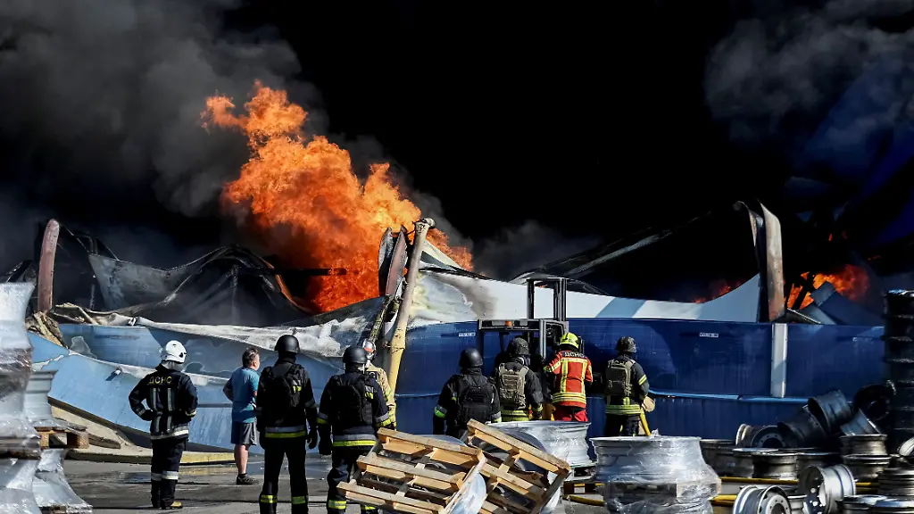 Zahlreiche Explosionen: 27 Tote bei Drohnenangriff auf Munitionslager nahe Kiew