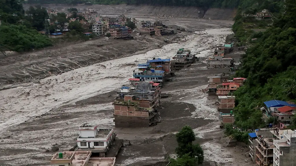 Zweite Überschwemmungswarnung: Sturzflut in Nepal: Polizeikreise befürchten Tausende Vermisste