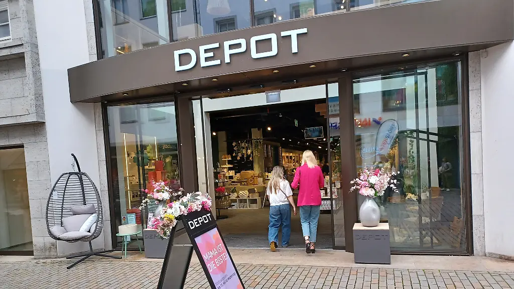 Marke soll bleiben: Betreiberfirma von Depot kündigt alle Verträge