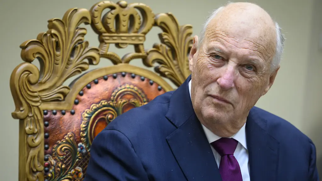 Norwegen in Sorge: Familie eilt zu König Harald ins Krankenhaus