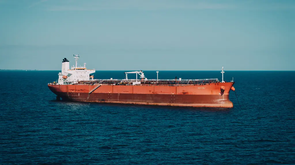 Kreml „aggressiv auf See“: Marineoffizier: Russland schützt Schattenflotte mit Waffen