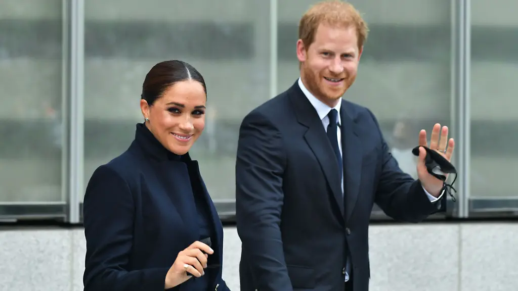 Landung in Birmingham : Harry und Meghan sollen bereits zurück in England sein
