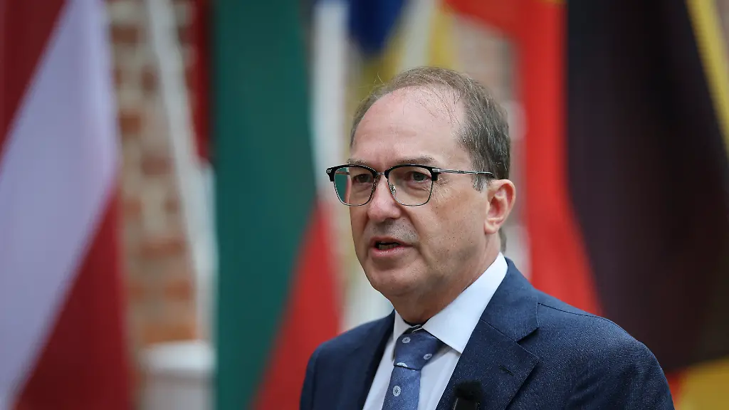 Bedrohungen in Luft und Wasser: Dobrindt plant schnelle Reaktions-Taskforce an der Ostsee