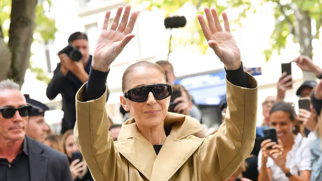 Seltener Anblick vor Konzert: Céline Dion wird in Paris von Fans bejubelt