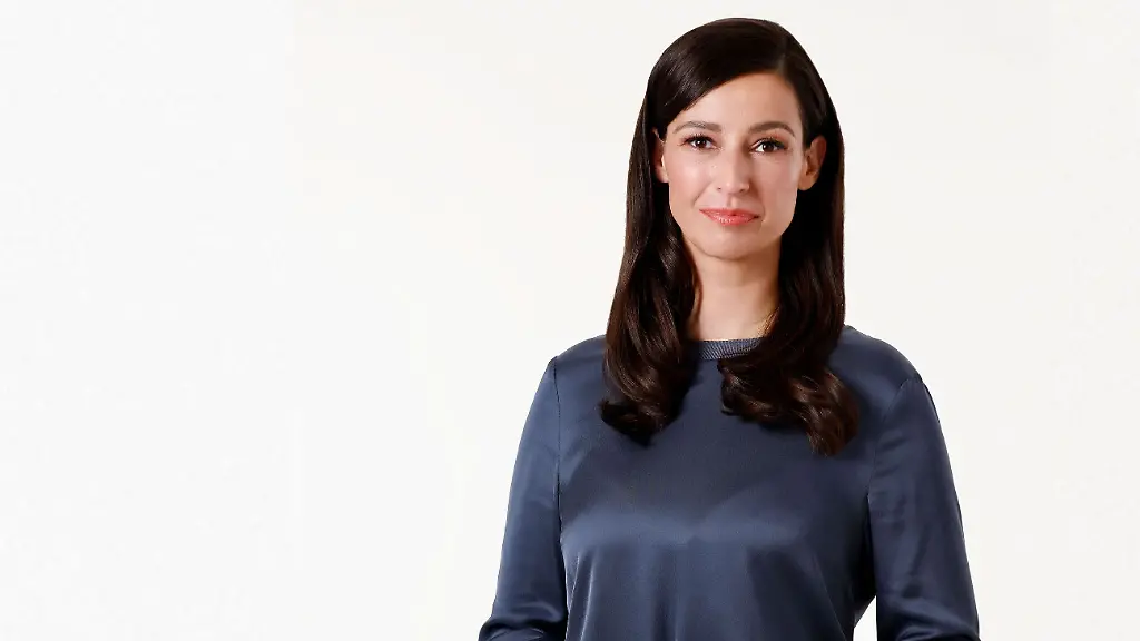 „Jump around?“: Pinar Atalay moderiert mit Bänderriss