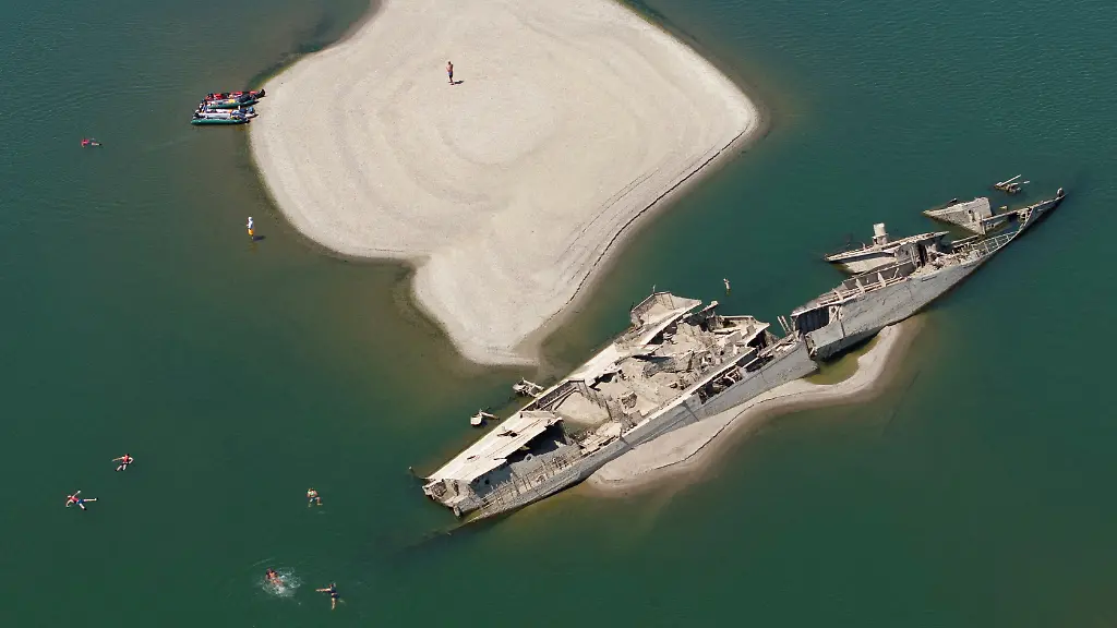 Kriegsflotte bremst Schifffahrt: Niedrigwasser legt Nazi-Wracks in serbischer Donau frei