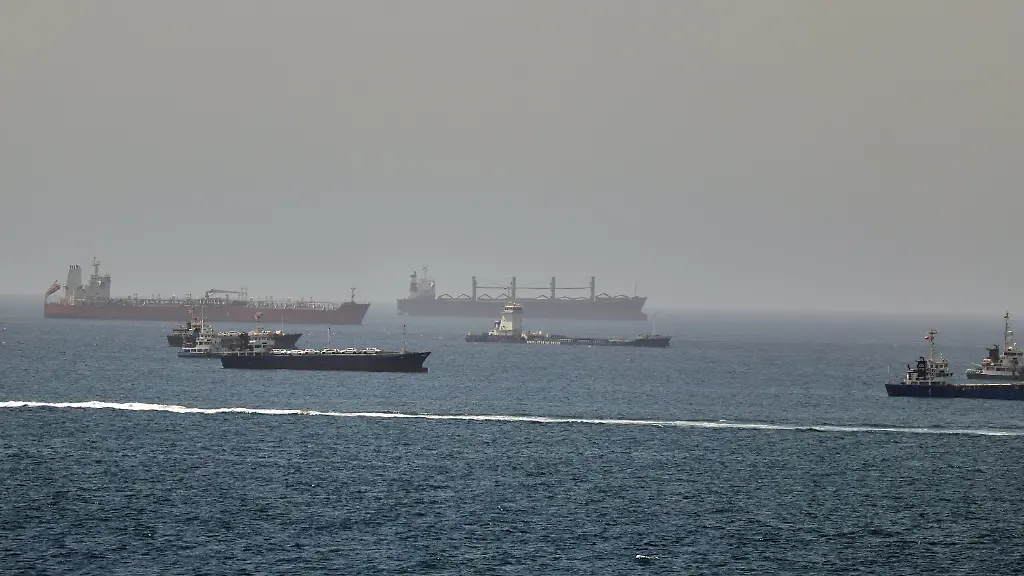 VAE werfen Iran Piraterie vor: Angriff auf Schiffe in der Straße von Hormus