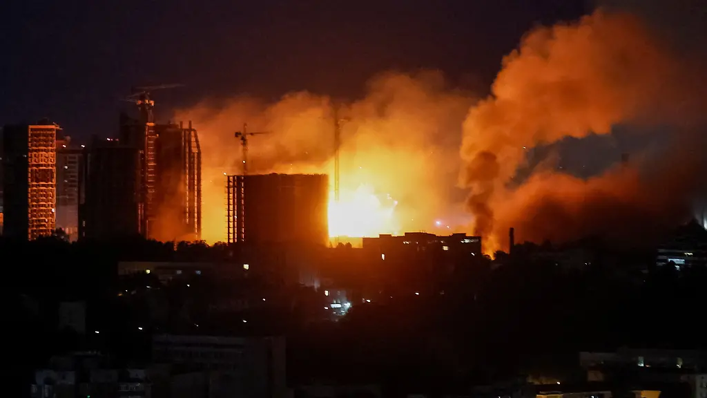 Heftige Explosionswellen: Russland überzieht Kiew mit Raketen – Tote und Verletzte